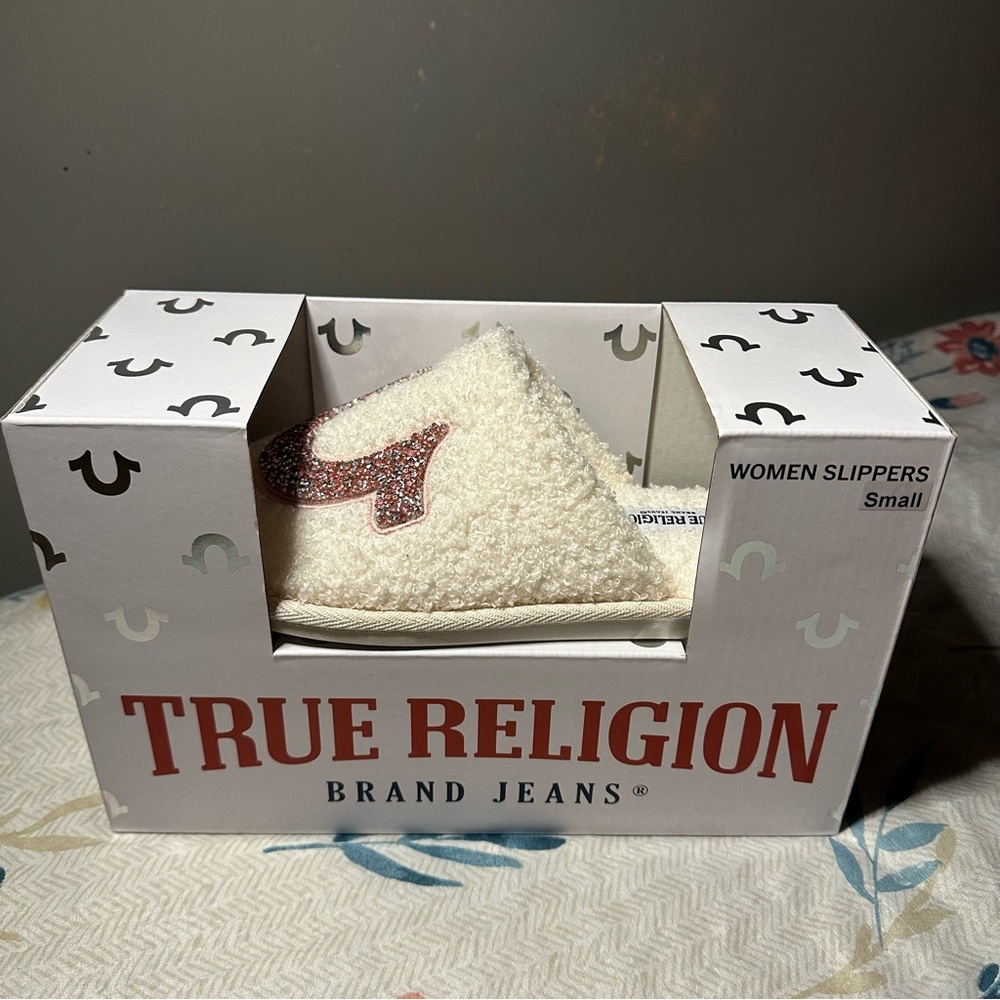 TRUE RELIGION slippers